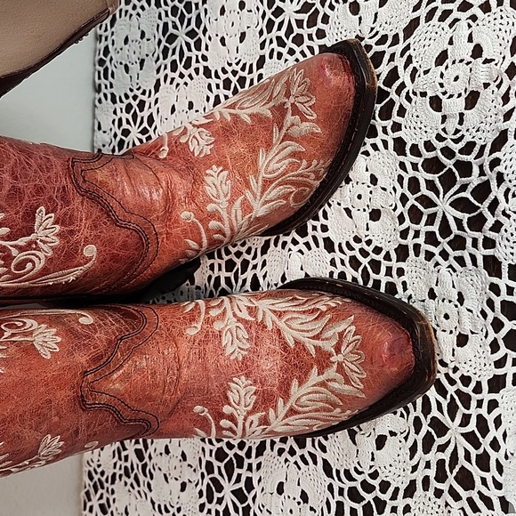 Corral Women's Distressed Leather Boots Size 9 Intricate Floral Embroidery - Picture 2 of 16